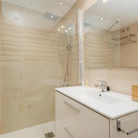 아파트 Beautiful Beachside Duplex With Amazing Sea Views 마르베야