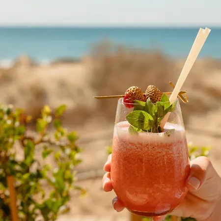 아파트 Beautiful Beachside Duplex With Amazing Sea Views 마르베야