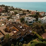 Beautiful Beachside Duplex With Amazing Sea Views *