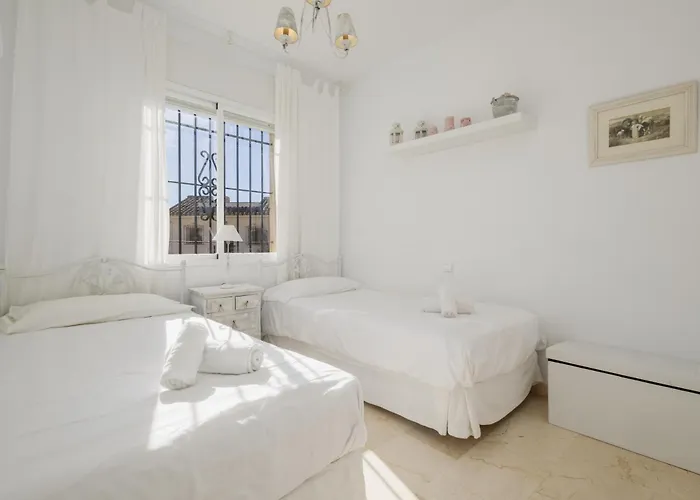 Апартаменты Beautiful Beachside Duplex With Amazing Sea Views Марбелья